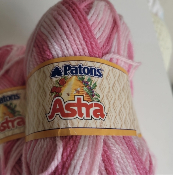 Patons Astra Pretty In Pink Ombre Acrylic Yarn New 3 Skeins - Picture 3 of 6